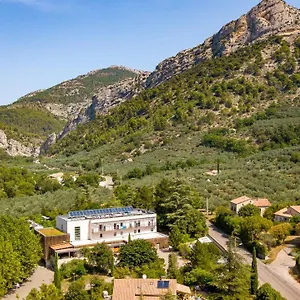 https://la-fontaine-dannibal.hotels-rhonealpes.com